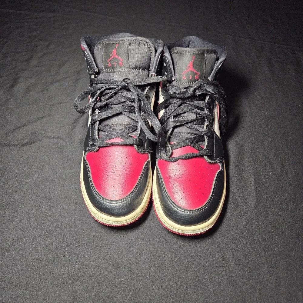 Jordan 1 Mid Bred Toe Mens 7Y Red White Black Basketball Sneakers 554725-066